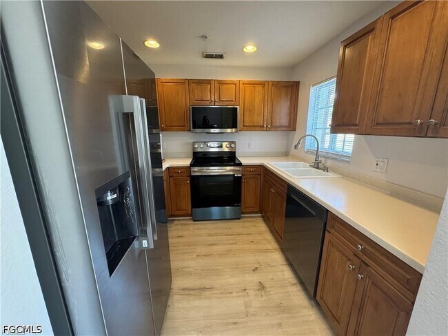 Foto del edificio - 9445 Ivy Brook Run