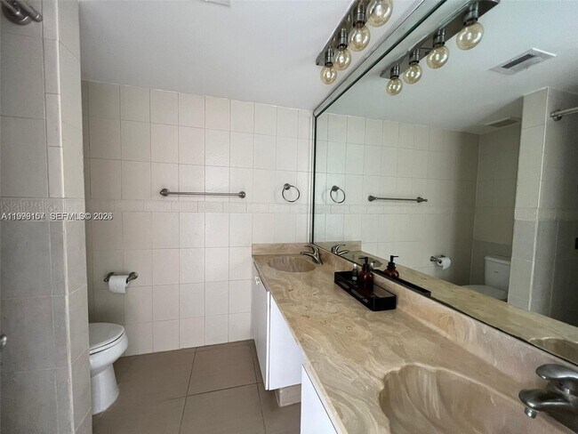 Foto del edificio - 13499 Biscayne Blvd
