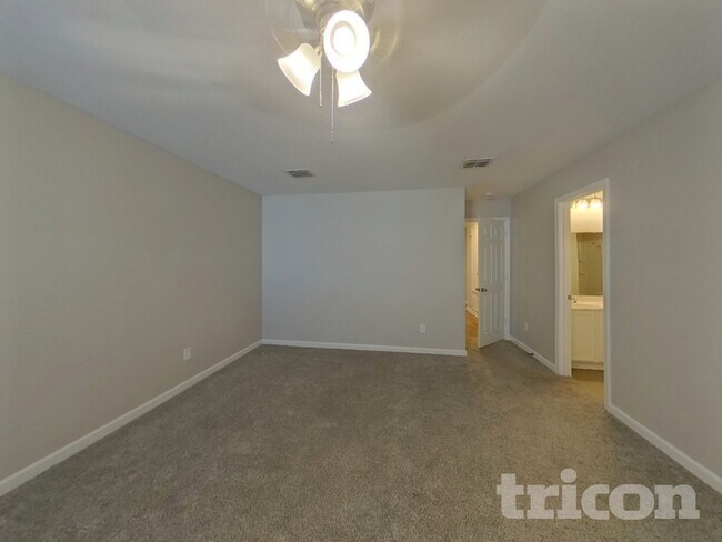 Foto del edificio - 12501 Shine Ave