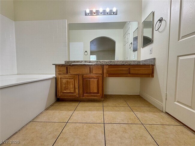 Foto del edificio - 6500 W Lake Mead Blvd