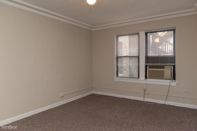 Building Photo - 444 W St James Pl