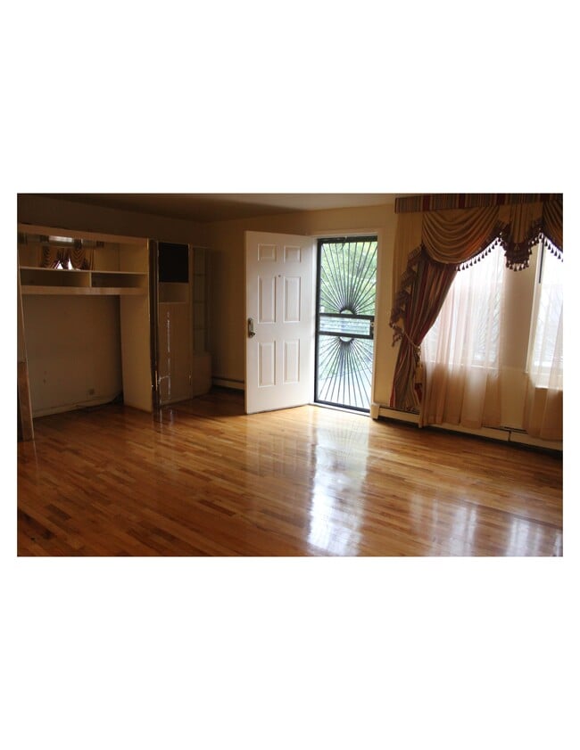 Building Photo - 471 East 144th Street