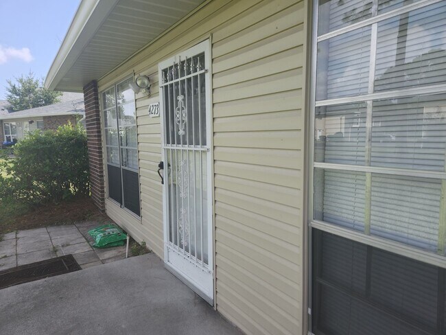 Building Photo - SPACIOUS 2/2 Home With 1-Car Garage!