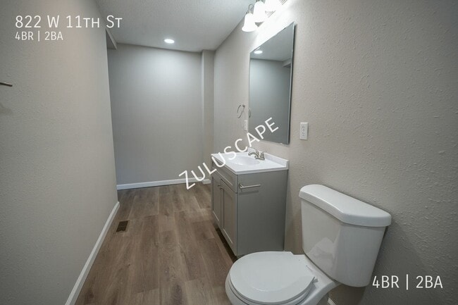 Building Photo - 822 W 11th St