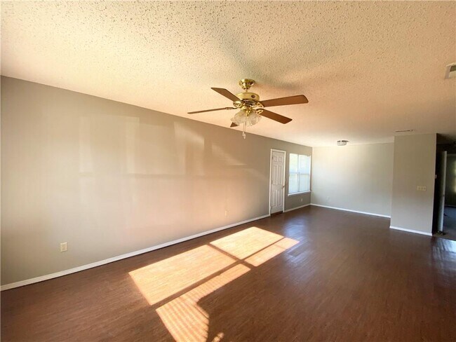 Foto del edificio - 1683 N Dawn Dr