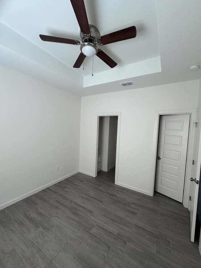 Foto del edificio - 2421 N Valley Cir