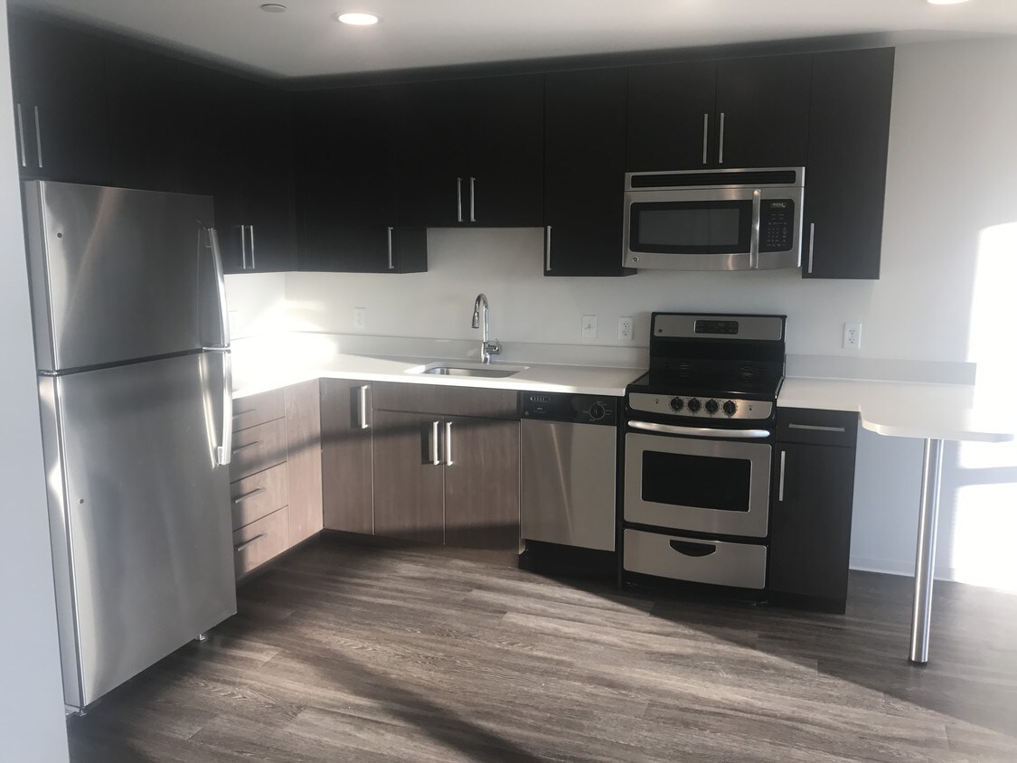 Foto principal - 200 Monsignor O'Brien Highway