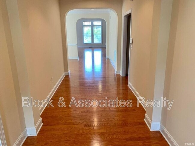 Building Photo - 706 Weavers Ridge Dr