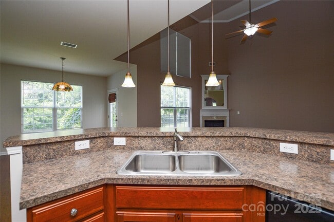 Building Photo - 1008 Millbank Dr