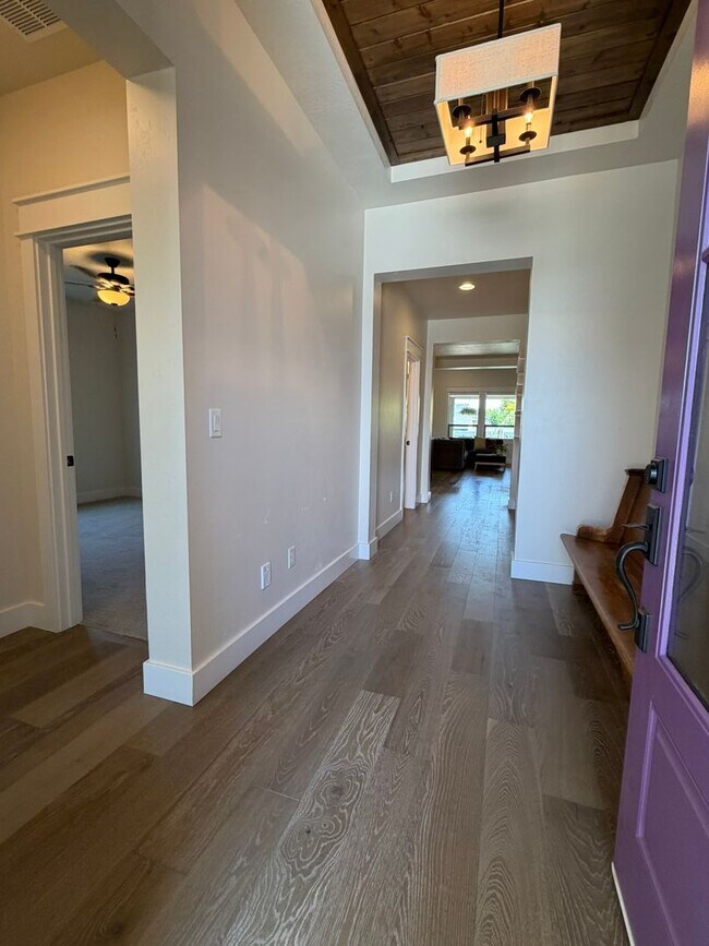 Building Photo - Gorgeous 3 bed 2.5 bath home with RV BAY located in Star just off Plummer and Floating Feather.
