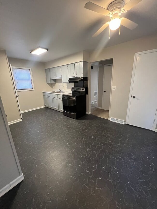 Building Photo - 2 Bedroom 1 Bath House