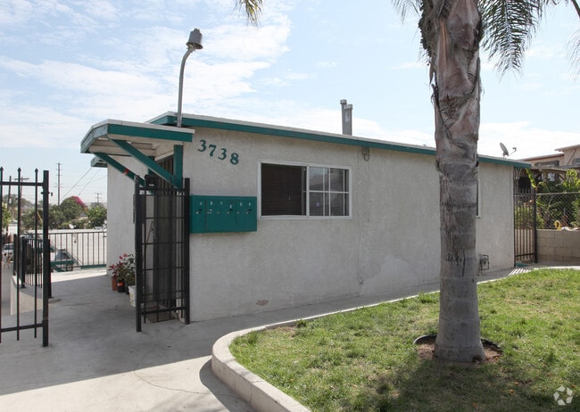 Foto principal - 3738 Acacia St