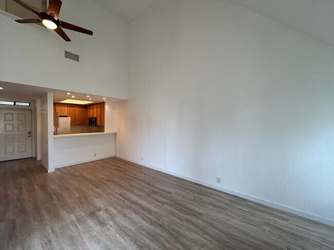 Building Photo - Beautiful 2BD/2BA W/ A/C, In-Unit Laundry, and Reserved Parking in Mission Valley!