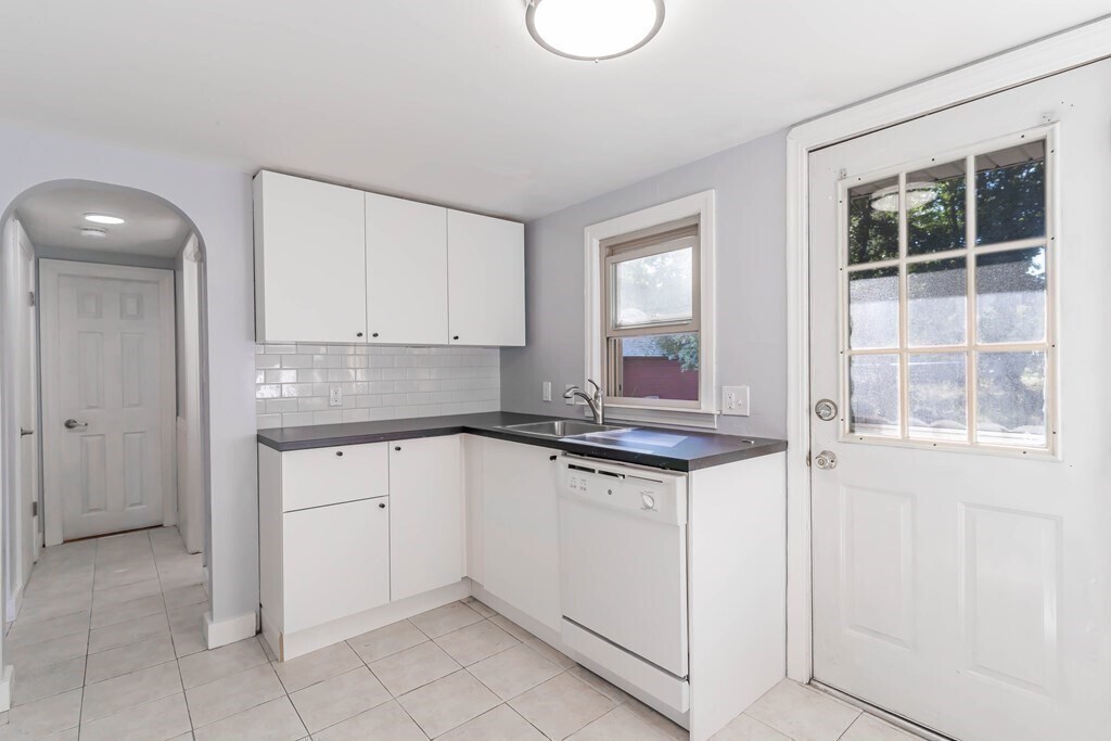 17 Brookline St Unit 2, Worcester, MA 01603 Room for Rent in