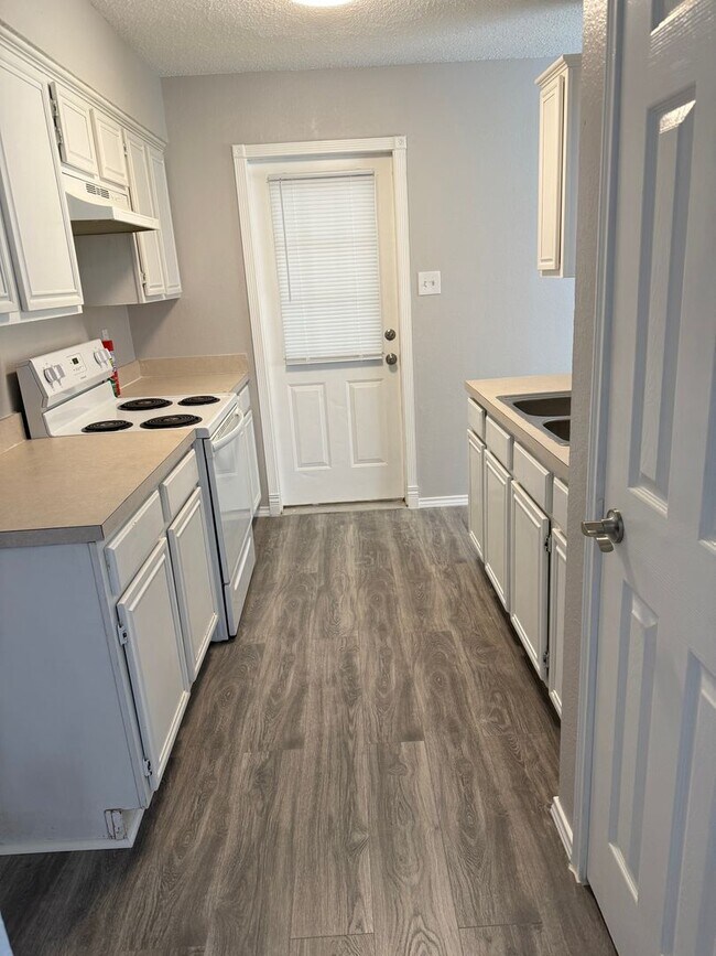 Foto del edificio - 3 Bedroom 1 Bath Home Available
