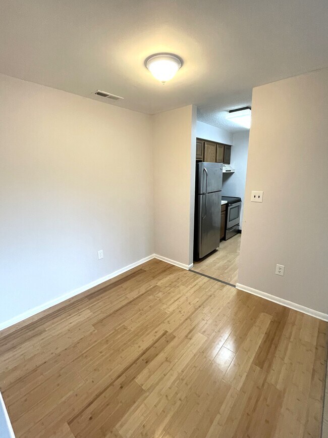 Building Photo - 5011 Ravens Crest Dr