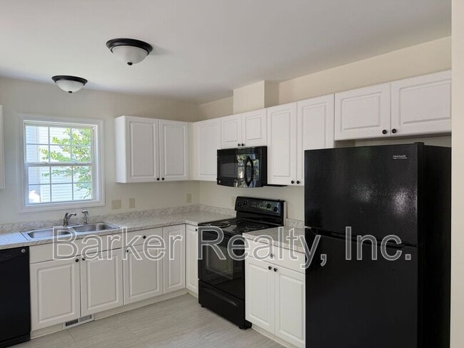 Building Photo - 704 Southampton Dr