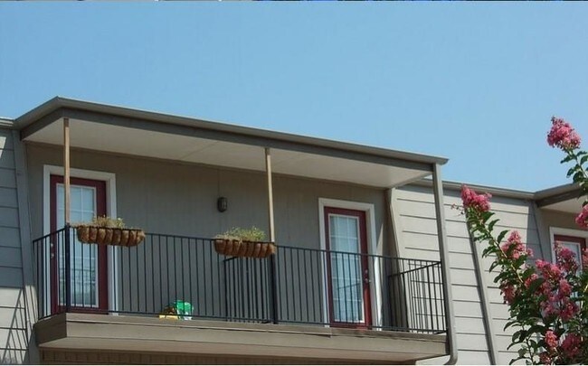 Building Photo - 2707 Shelby Ave