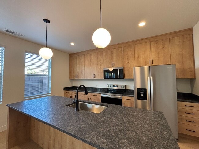 Building Photo - BRAND NEW TOWNHOME FOR RENT!