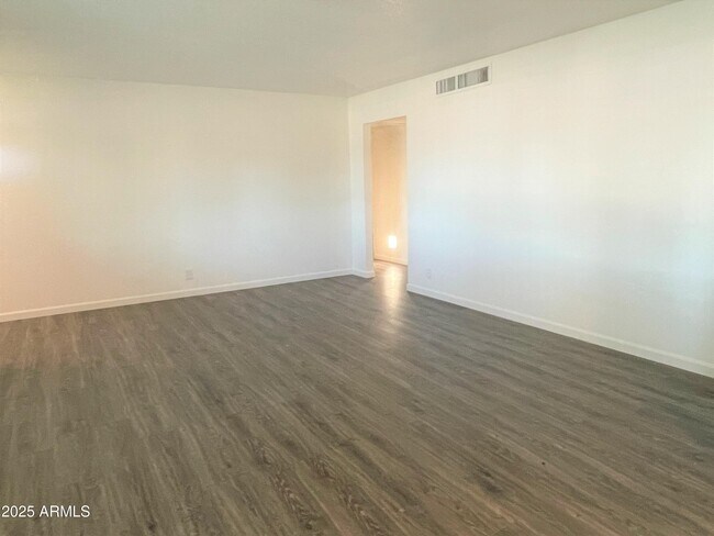 Building Photo - 2301 N 81st Pl