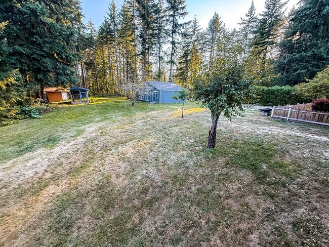 Building Photo - Gentleman Farmer dream, almost 6 Acres,