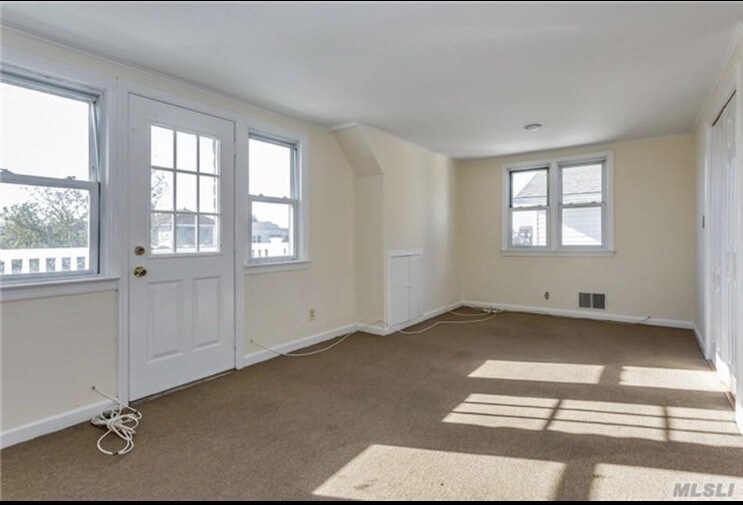 living room w/ balcony - 253 W Hudson St