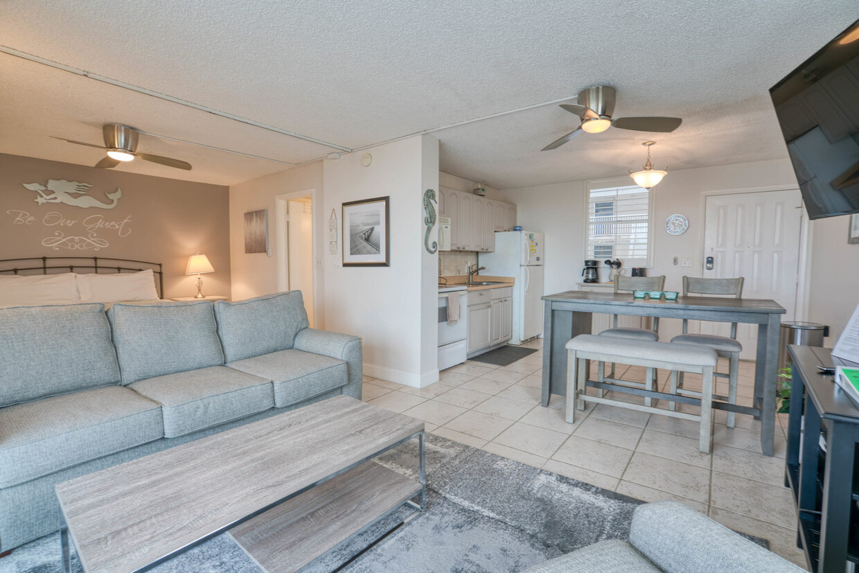 Foto principal - 5700 Bonita Beach Rd SW