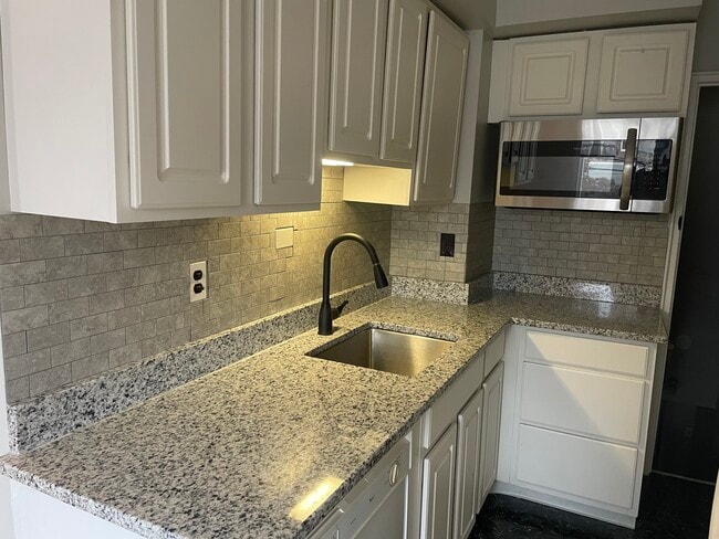 Building Photo - 1121 Cobbs St