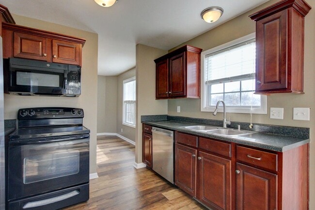 Foto del edificio - Well-maintained two-story home located in Arthur’s Court.