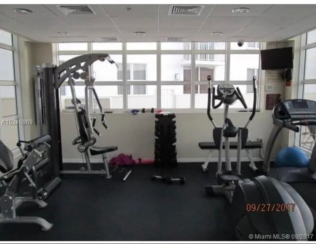 Building Photo - 2030 Douglas Rd