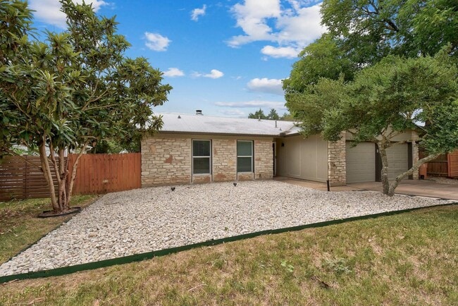 Building Photo - 2403 Stone River Dr