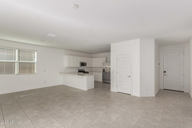 Building Photo - 3233 Juniper Cyn Dr