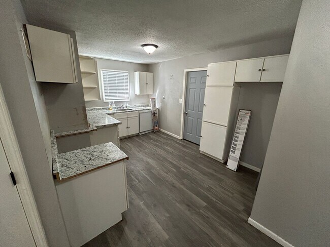 Foto del edificio - 3 bed/ 1 Bath