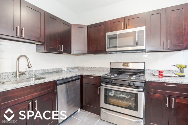 Building Photo - 1058 W Glenlake Ave