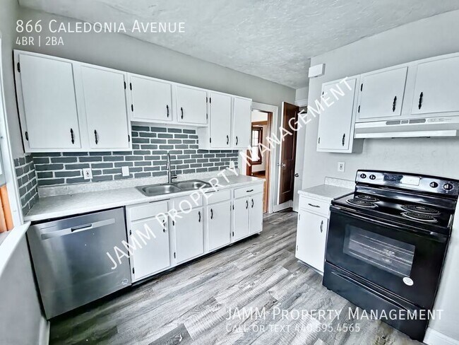 Foto del edificio - 4-Bedroom Single Family home in Cleveland!