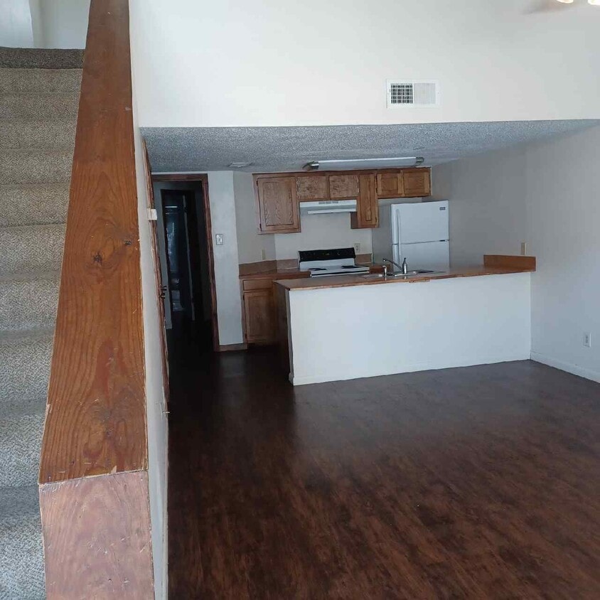 Building Photo - 401 Kennon Ln