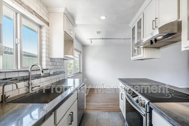 Building Photo - 925 Ponselle Ln