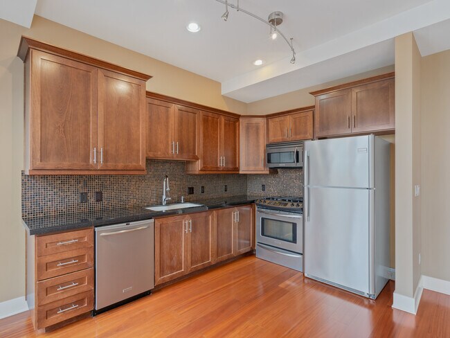 Building Photo - 838 SE 38th Ave