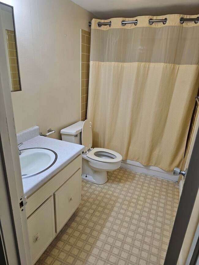 Foto del edificio - Beautiful Highrise 2 bed 2 bath