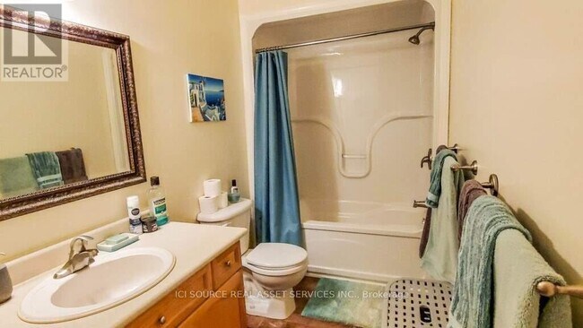 Building Photo - 8 Mayhew Dr