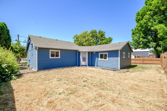 Building Photo - 3-bedroom 1 bath House