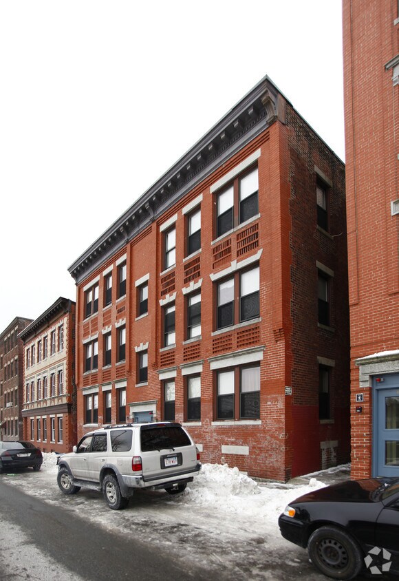 Primary Photo - 18 Peabody St