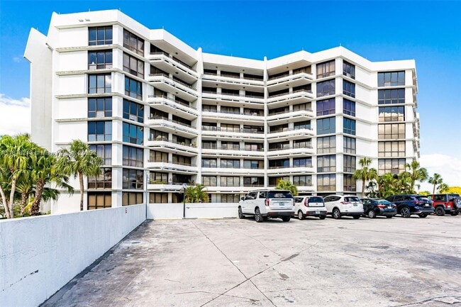 Building Photo - 13951 Kendale Lakes Cir