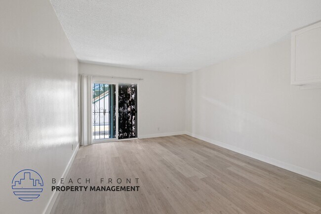 Foto del edificio - 631, 635 Grevillea Ave.