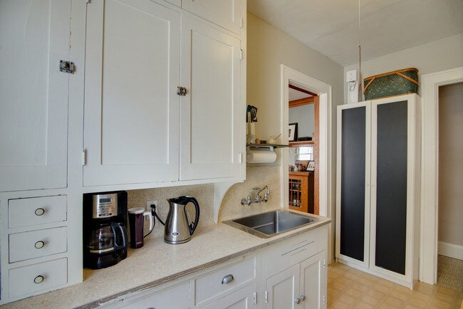 Building Photo - 3220 Lyndale Ave S