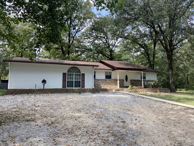 Building Photo - 18601 Honeysuckle Ln