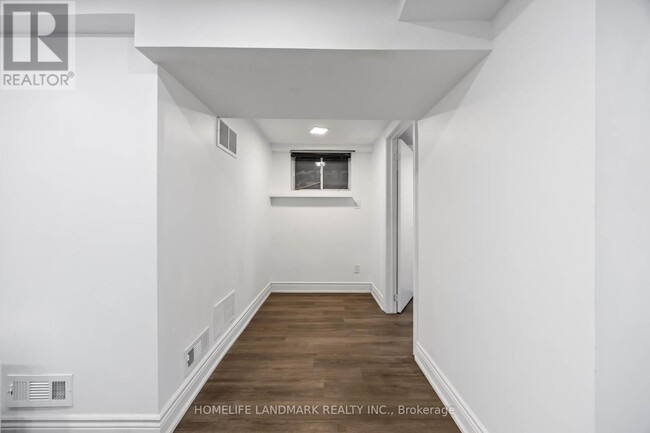 Building Photo - 160 Humewood Dr