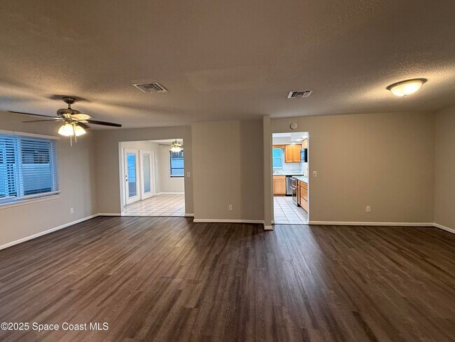 Building Photo - 1170 Molaki Dr