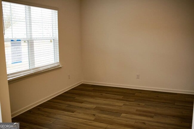 Building Photo - 484 Red Dragon Dr