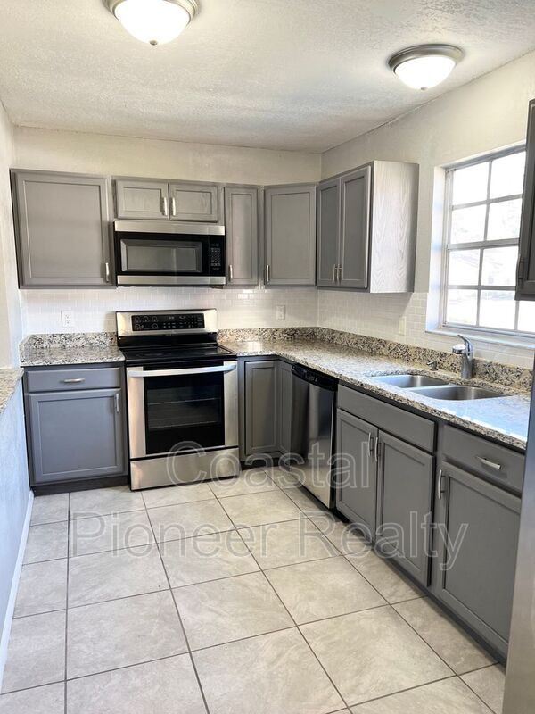 Building Photo - 7145 Trenton Pl